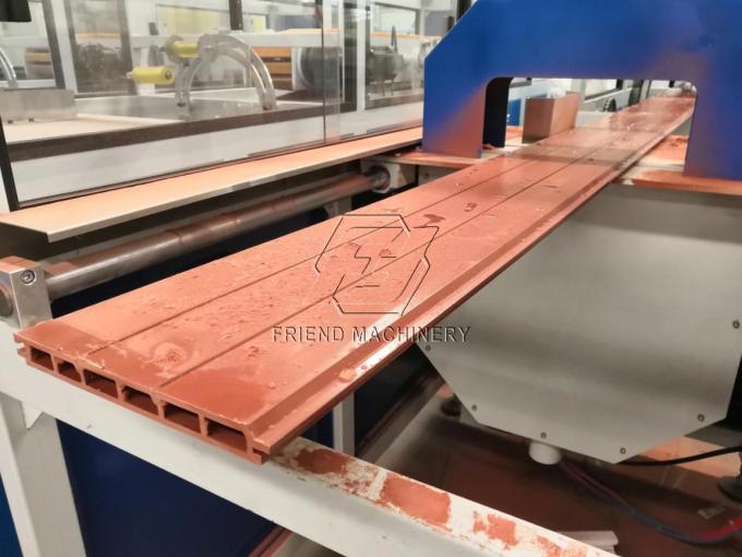 Il PE spolverizza la linea di produzione dell'estrusione di profilo di WPC vite gemellata conica 4