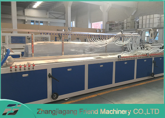 Un buon prezzo. linea di produzione chimica del bordo di corrosione WPC di 25M/Min Fireproof in linea