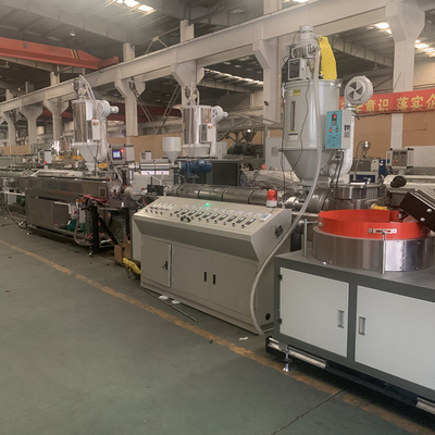 Un buon prezzo. muffa d'acciaio di plastica della macchina 40Cr del tubo del PVC dell'irrigazione a goccia di 63mm in linea