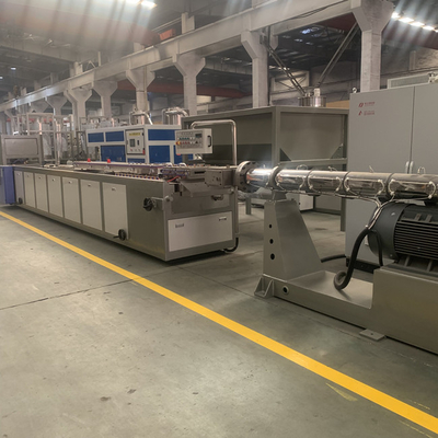 Un buon prezzo. Vite del doppio di produzione di profilo della porta della finestra del PVC UPVC WPC in linea