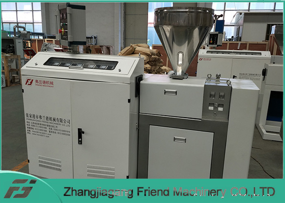 Un buon prezzo. Capacità a macchina/singola dell'espulsore di plastica di durata della vita lunga dell'estrusore a vite 50kg/H in linea
