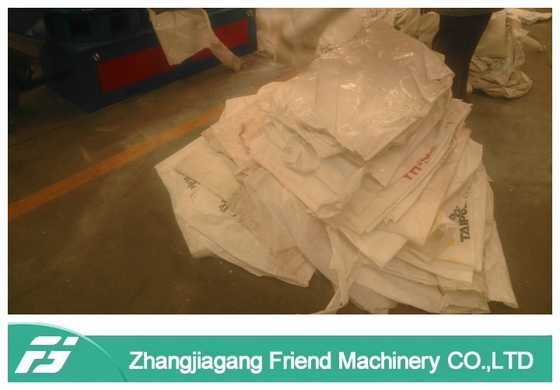 Un buon prezzo. Granelli di plastica di colore bianco che fabbricano la macchina di pelletizzazione della macchina in linea