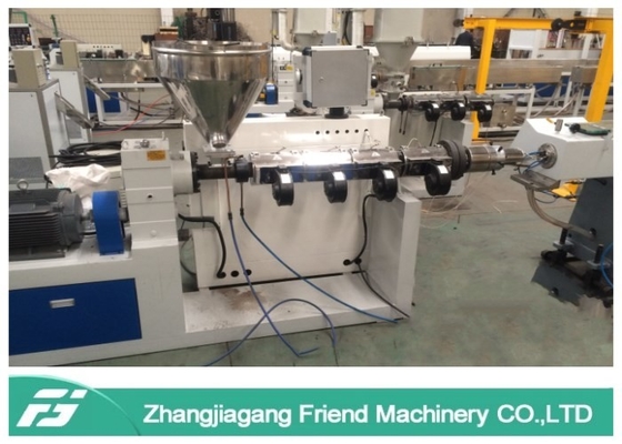 Un buon prezzo. tubo flessibile del PVC di capacità 30kg/H che fa macchina, produzione di attrezzature del tubo del PVC  in linea