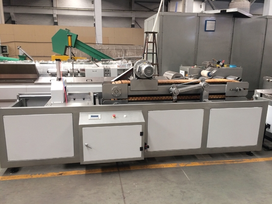 Un buon prezzo. Linea di produzione d'espulsione del bordo del CE 250kg/H WPC resistente di umidità in linea