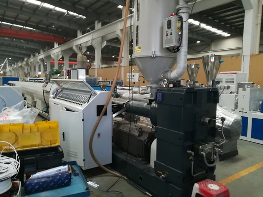 Un buon prezzo. Linea ondulata alimentazione a parete semplice dell'estrusione del tubo del PE dell'auto di 1600mm in linea