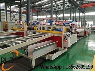 Un buon prezzo. PVC del CE non spolverizzare larghezza del bordo dell'espulsore 1240mm di deformazione WPC in linea