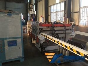 Un buon prezzo. Singola linea dell'estrusione di profilo della mobilia WPC della vite di 55MM in linea