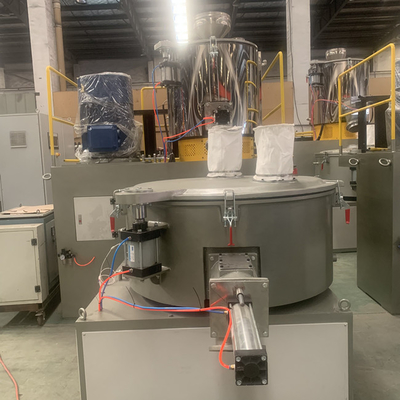 Un buon prezzo. Controllo di plastica compatto dello SpA della macchina del miscelatore della struttura 900kg/H in linea