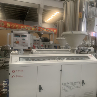 Un buon prezzo. Macchina di plastica completamente automatica del tubo del PE 100kg/H con l'invertitore di ABB in linea