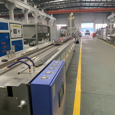 Un buon prezzo. motore fabbricante della macchina 37kw di 4m/Min Pvc Ceiling Wall Panel in linea