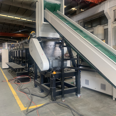 Un buon prezzo. linea di riciclaggio di plastica lama a forma di V dell'ANIMALE DOMESTICO di plastica residuo 300kg/H in linea
