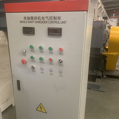 Un buon prezzo. struttura costante della macchina di plastica del frantoio della trinciatrice dell'asse WPC del doppio 650kg/H in linea