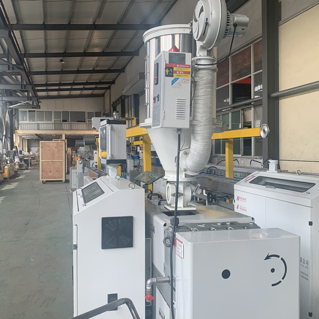 Tubo di plastica che rende a macchina le macchine d'espulsione elettriche di produzione per i tubi del PVC 3