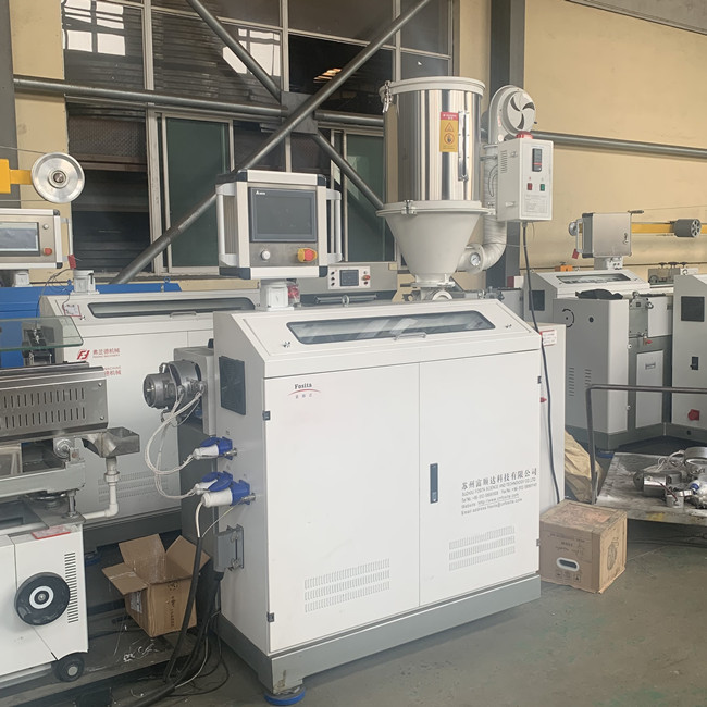 Tubo di plastica che rende a macchina le macchine d'espulsione elettriche di produzione per i tubi del PVC 1