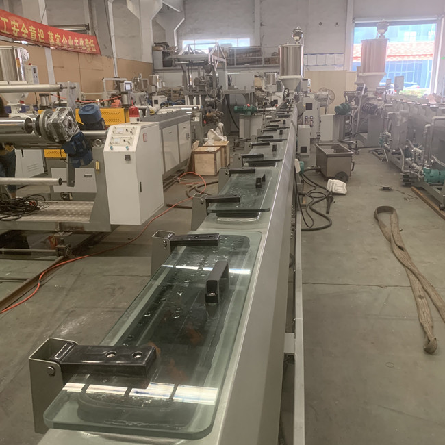 linea di produzione di plastica del tubo di 1600mm per la rete fognaria 1
