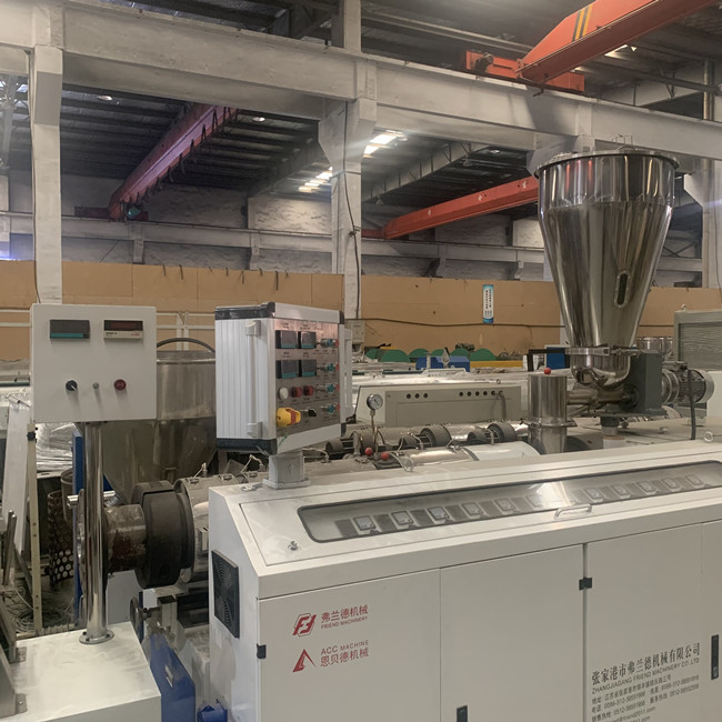 Macchina su misura del pannello di profilo del PVC di 700mm con la doppia vite 2