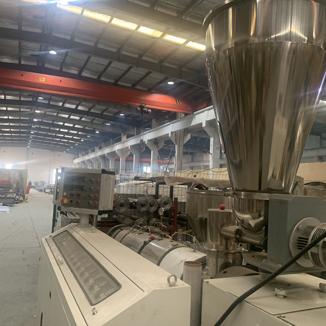 Macchina su misura del pannello di profilo del PVC di 700mm con la doppia vite 1