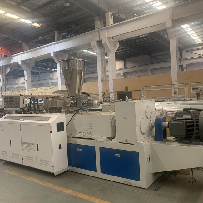 Macchina su misura del pannello di profilo del PVC di 700mm con la doppia vite 0