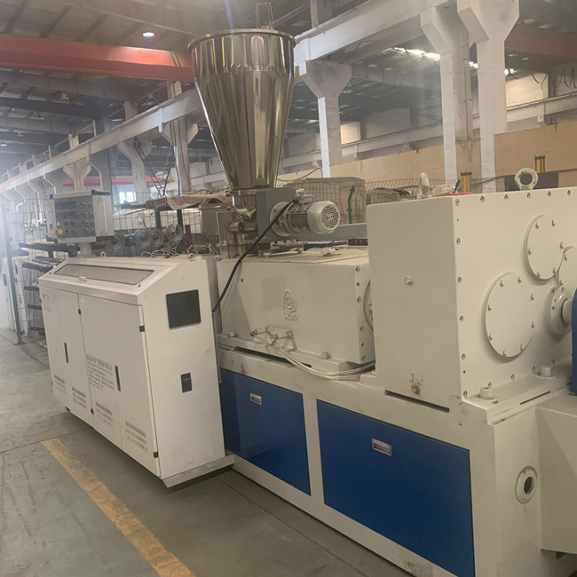 la tensione 250kg/H ha personalizzato la linea vite gemellata conica della pelletizzazione del PVC dei granelli 1