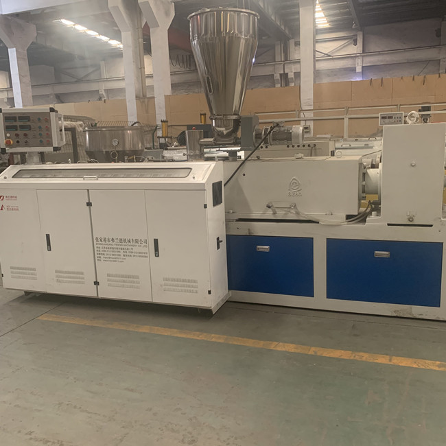 la tensione 250kg/H ha personalizzato la linea vite gemellata conica della pelletizzazione del PVC dei granelli 0