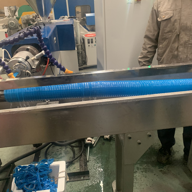 Linea dell'estrusione del tubo del PE della macchina del tubo flessibile di spirale del motore di Siemens dei granelli del PVC 1