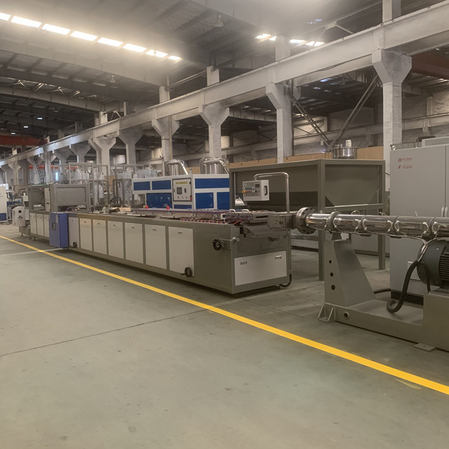 linea larghezza dell'estrusione del pannello per soffitti del PVC di capacità 300kg/H di 250mm 2