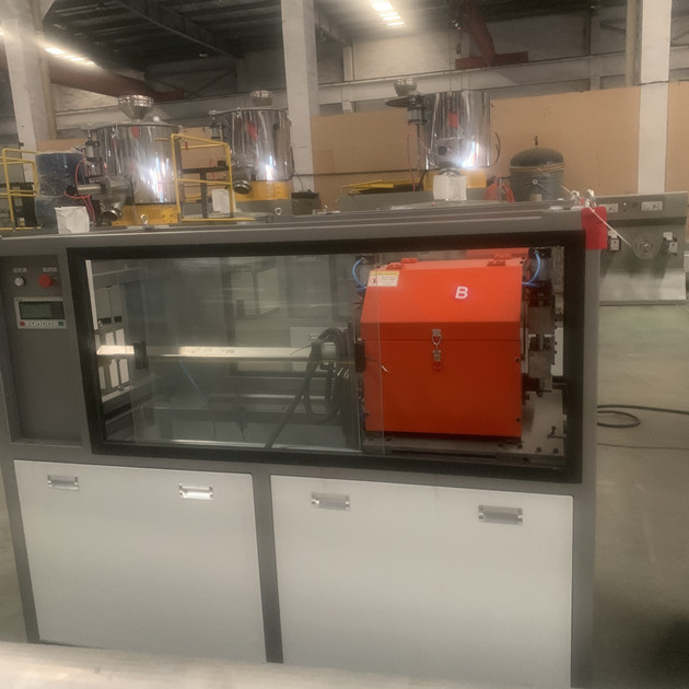 Macchina di plastica completamente automatica del tubo del PE 100kg/H con l'invertitore di ABB 4