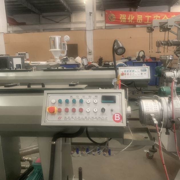 Macchina di plastica completamente automatica del tubo del PE 100kg/H con l'invertitore di ABB 3