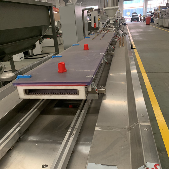 bordo della schiuma di 500kg/H Wpc che rende a resina del PVC della macchina materia prima 3