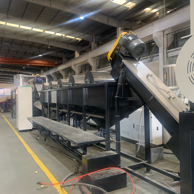 linea di riciclaggio di plastica lama a forma di V dell'ANIMALE DOMESTICO di plastica residuo 300kg/H 2