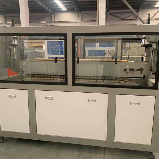 Linea di produzione del tubo del polietilene dello SpA 630mm PPR formazione di vuoto 4