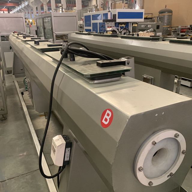 Linea di produzione del tubo del polietilene dello SpA 630mm PPR formazione di vuoto 3