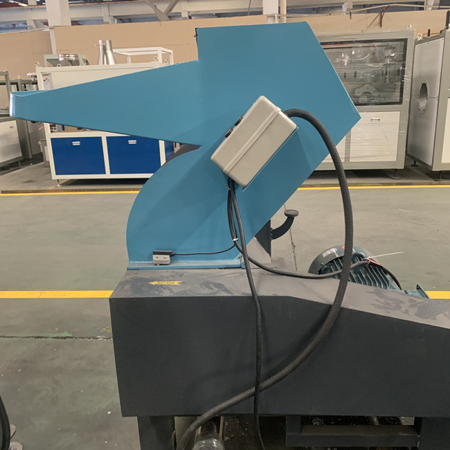 macchina 1300kg/H del frantoio del PVC di spessore della parete di 10mm a basso rumore 4