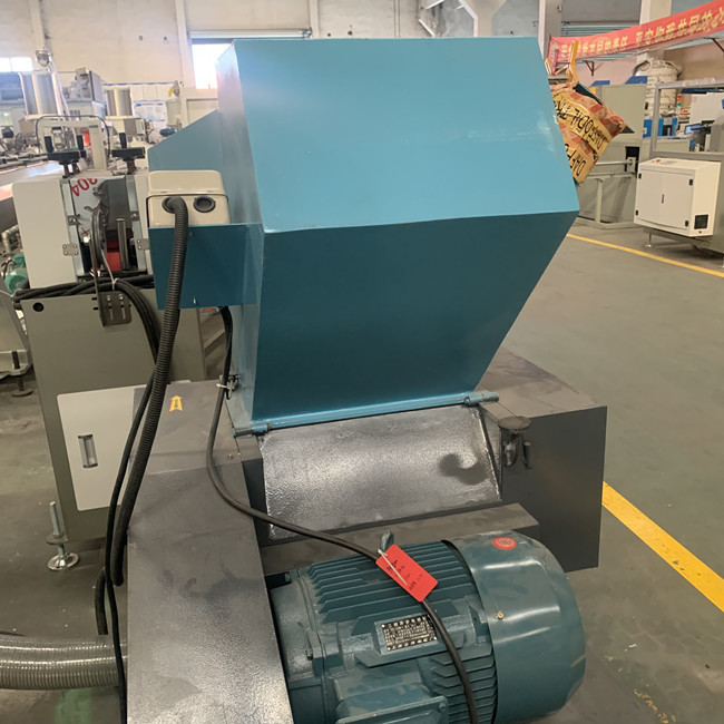 macchina 1300kg/H del frantoio del PVC di spessore della parete di 10mm a basso rumore 3