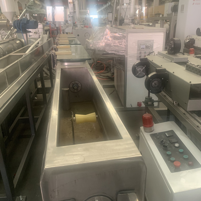 tubo dell'irrigazione a goccia di 2000mm macchina di plastica del tubo dell'HDPE di 3 strati 1
