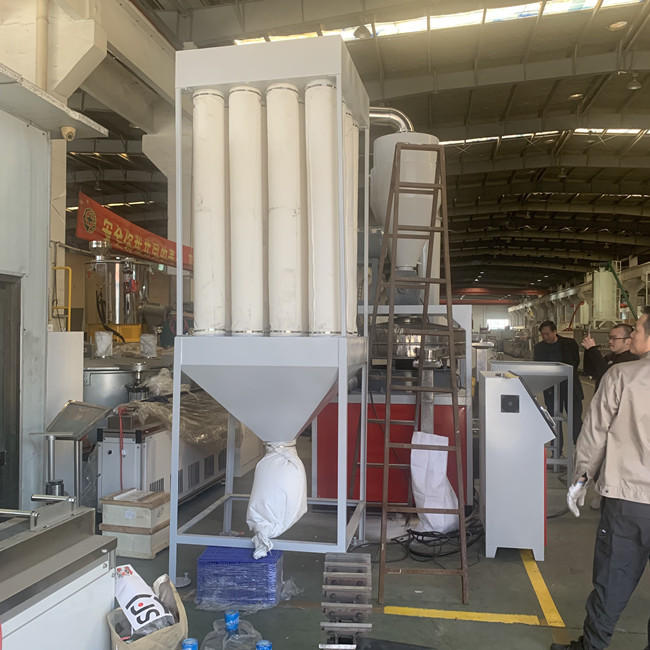 Capacità di lavorazione industriale della macchina 300kg/H del Pulverizer del PE del PVC dei pp alta 7