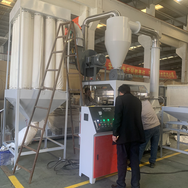 Capacità di lavorazione industriale della macchina 300kg/H del Pulverizer del PE del PVC dei pp alta 2