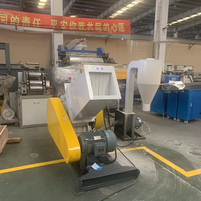 Capacità di lavorazione industriale della macchina 300kg/H del Pulverizer del PE del PVC dei pp alta 1