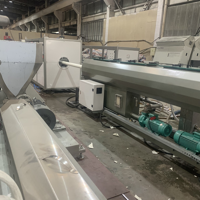 Il PVC spolverizza la macchina di plastica 6m/Min del tubo dell'acqua elettrica 2