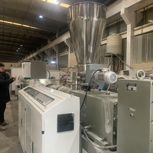 Il PVC spolverizza la macchina di plastica 6m/Min del tubo dell'acqua elettrica 1